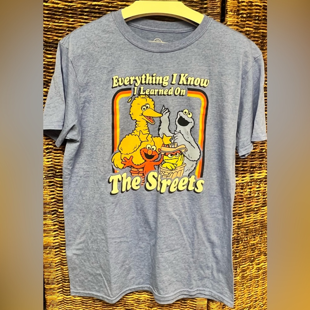 Sesame Street- Mens Large, Everything‎ I know, I learned on the streets, Blue